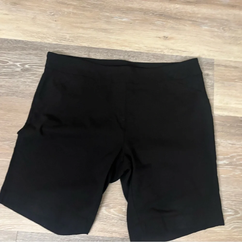 Women's Black Athletic Golf Shorts - Picture 2 of 2